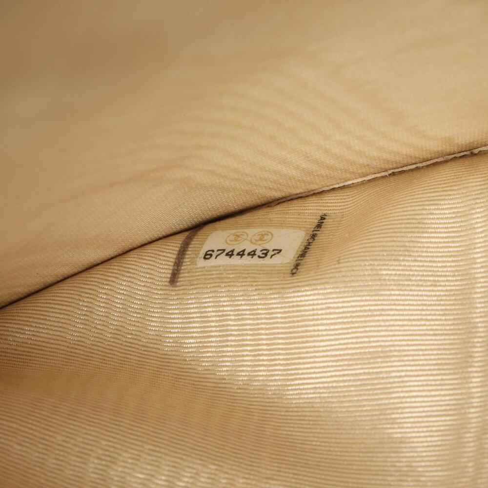 CHANEL Authentic White Caviar Leather Logo Wallet - Picture 6 of 9